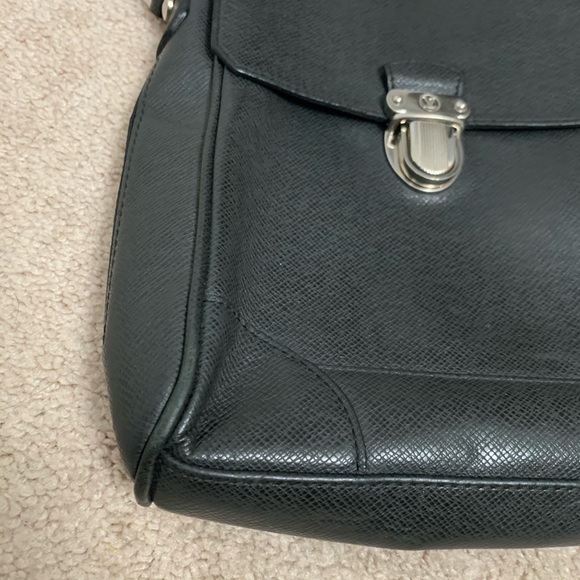 Authentic Louis Vuitton Crossbody Bag - Picture 4 of 8